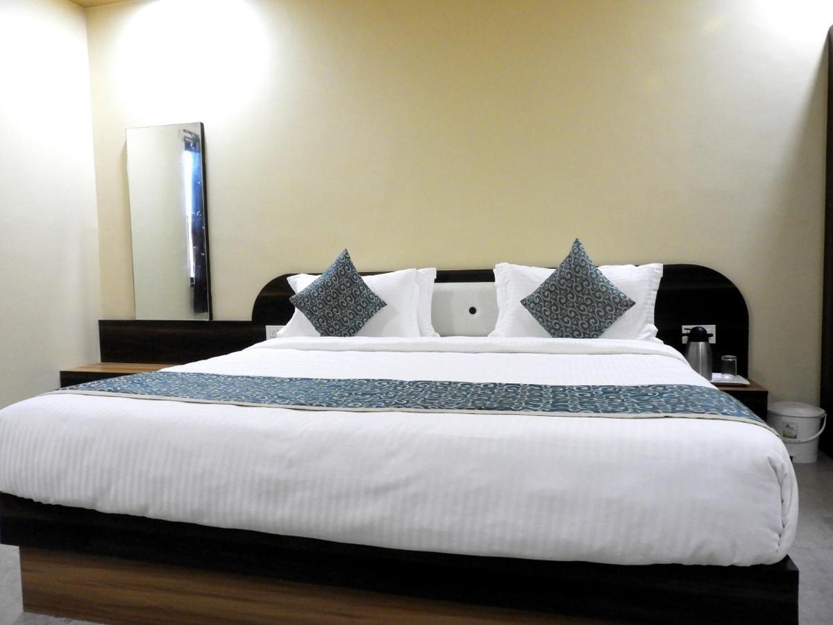 Hotel Somnath Daksh Exterior photo